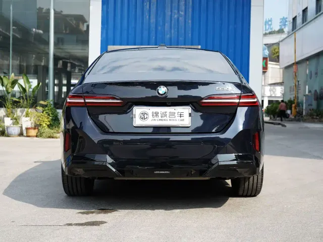 BMW 5 Series — Фото автомобиля 3