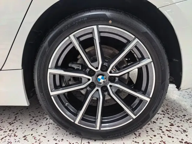 BMW 3 Series — Фото автомобиля 23