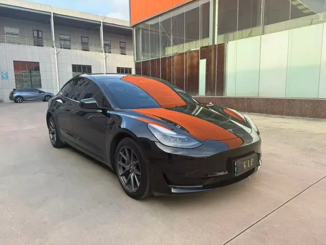 Tesla Model 3 — Фото автомобиля 3