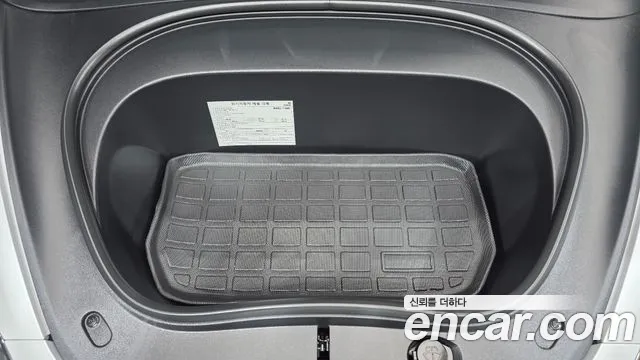 Tesla Model 3 — Фото автомобиля 9