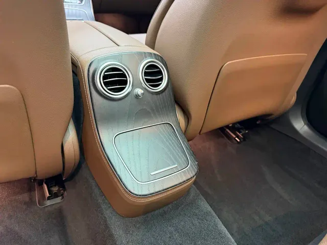 Mercedes-Benz E-Class — Фото автомобиля 24