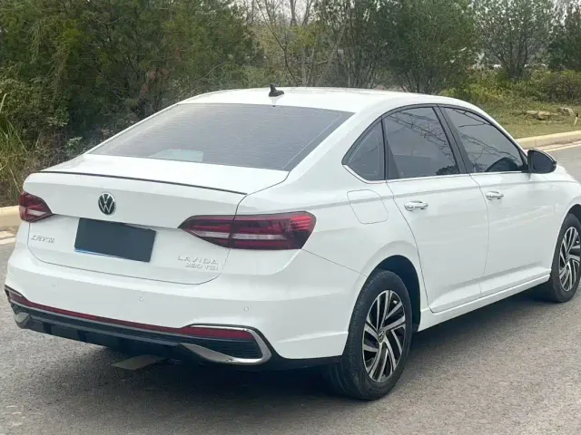Volkswagen Lavida — Фото автомобиля 7
