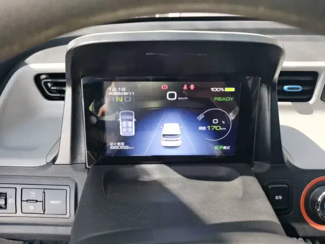 Wuling Hongguang Mini EV — Фото автомобиля 11