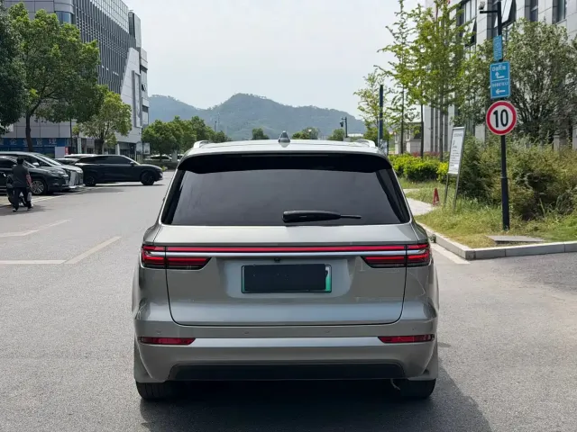 Li Auto ONE — Фото автомобиля 8