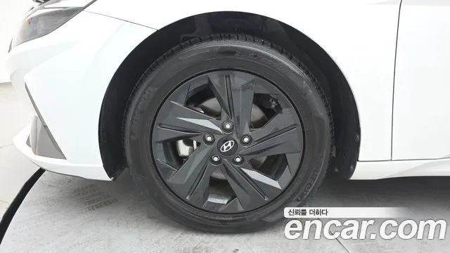 Hyundai AVANTE — Фото автомобиля 2