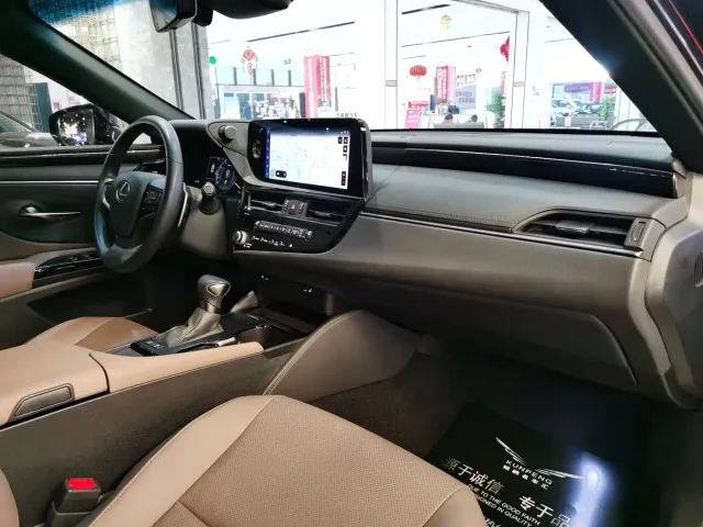 Lexus ES — Фото автомобиля 12