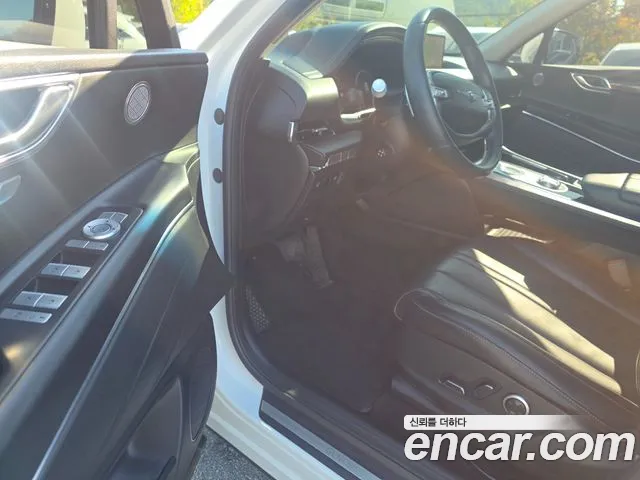 Genesis GV80 — Фото автомобиля 12