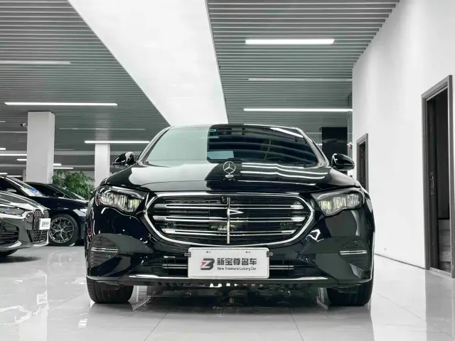 Mercedes-Benz E-Class — Фото автомобиля 2