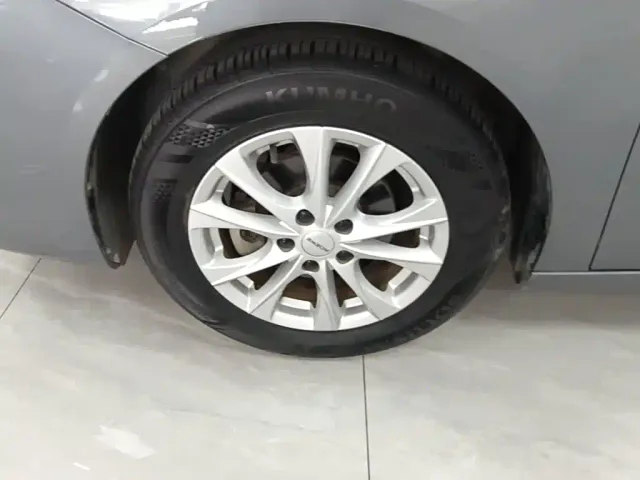 Roewe i5 — Фото автомобиля 22