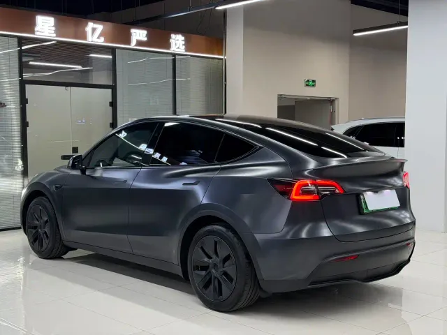 Tesla Model Y — Фото автомобиля 19