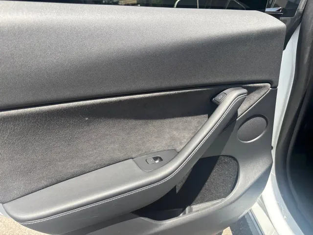 Tesla Model Y — Фото автомобиля 6