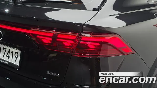 Audi Q8 55 TFSI quattro Premium — Фото автомобиля 23