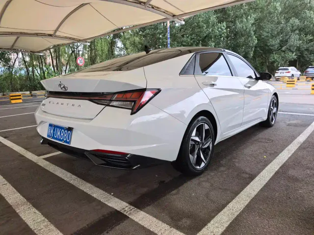 Hyundai Elantra — Фото автомобиля 19
