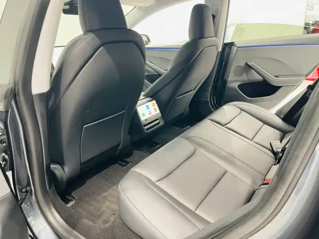 Tesla Model 3 — Фото автомобиля 7