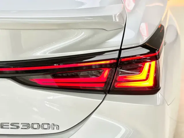 Lexus ES — Фото автомобиля 18