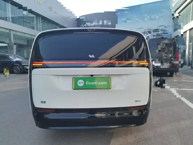 Li Auto MEGA — Фото автомобиля 5