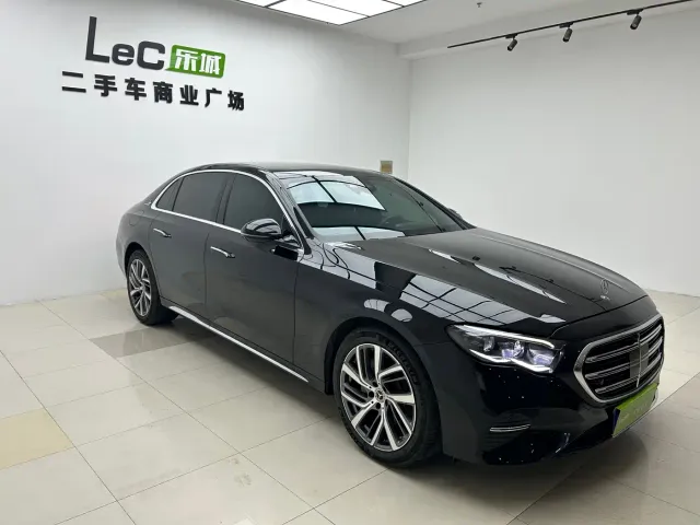 Mercedes-Benz E-Class — Фото автомобиля 3