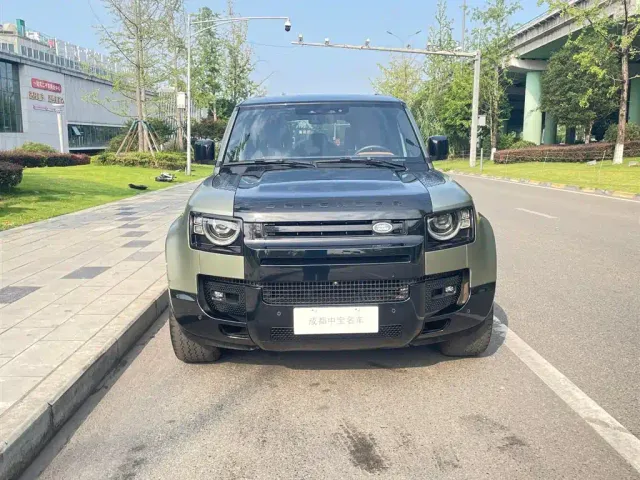 Land Rover Defender — Фото автомобиля 7