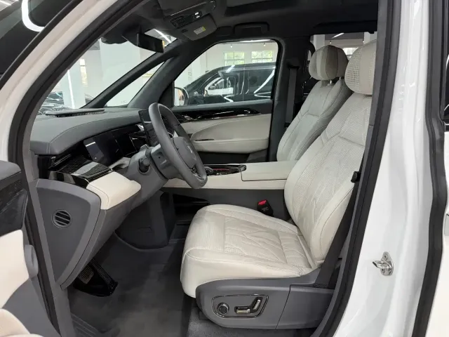 ZEEKR Zeekr 009 2024 6-seat Executive AWD 108kWh — Фото автомобиля 4
