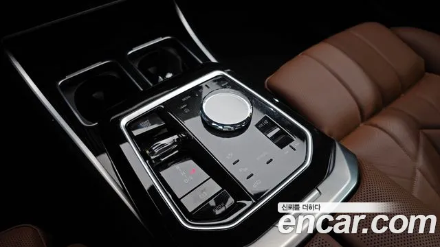 BMW 7-Series 7 серия (G70) 740i xDrive M Sport — Фото автомобиля 9