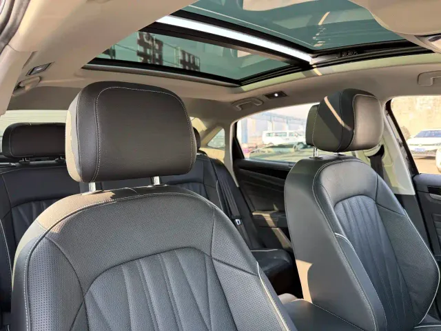 Volkswagen Passat — Фото автомобиля 12