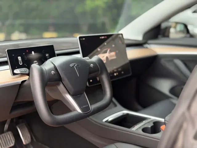 Tesla Model 3 — Фото автомобиля 7
