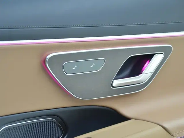 Mercedes-Benz E-Class — Фото автомобиля 12