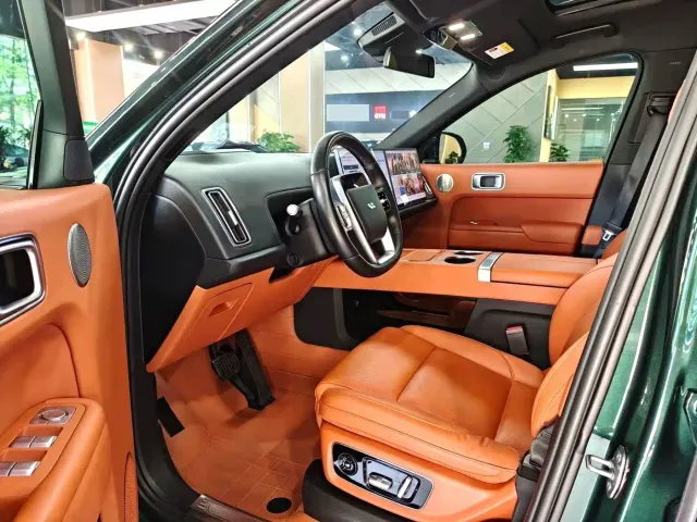 Li Auto L8 — Фото автомобиля 4