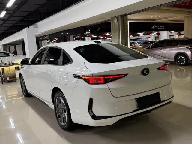 Changan Qiyuan A05 — Фото автомобиля 7