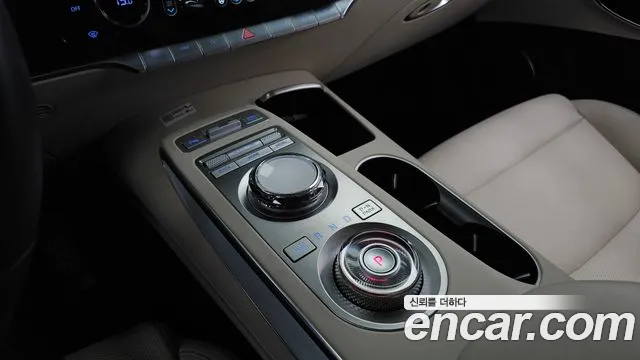 Genesis GV70 — Фото автомобиля 9