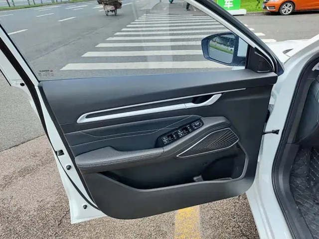 Geely Emgrand — Фото автомобиля 6