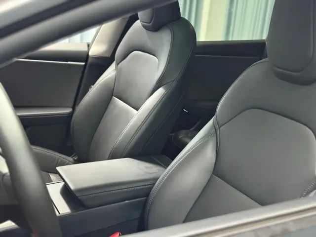 Tesla Model 3 — Фото автомобиля 6