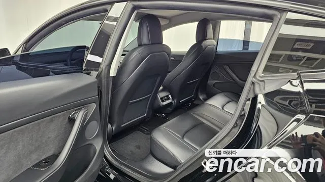 Tesla Model 3 — Фото автомобиля 18