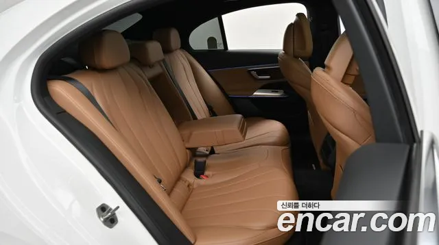 Mercedes-Benz E-Class — Фото автомобиля 12