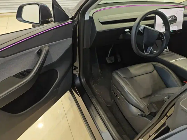Tesla Model Y — Фото автомобиля 15