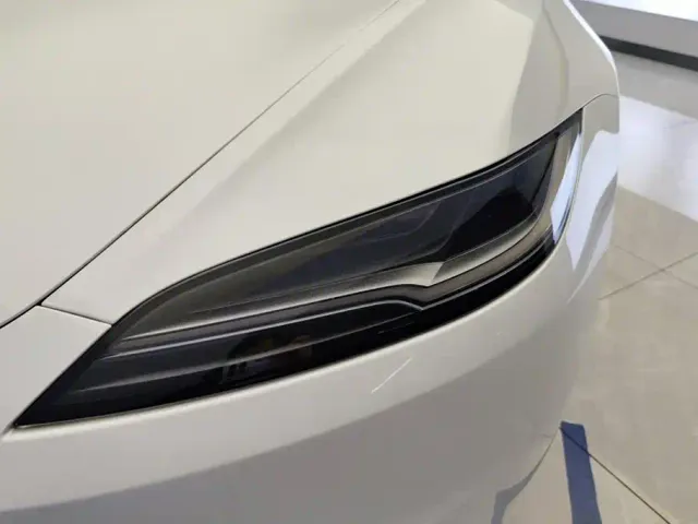 Tesla Model 3 — Фото автомобиля 5