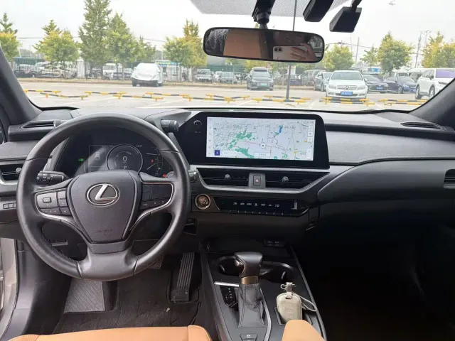 Lexus UX — Фото автомобиля 7