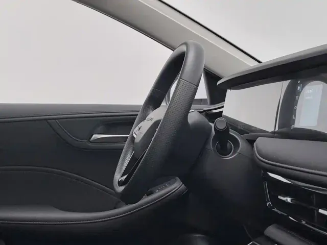Roewe i5 — Фото автомобиля 22