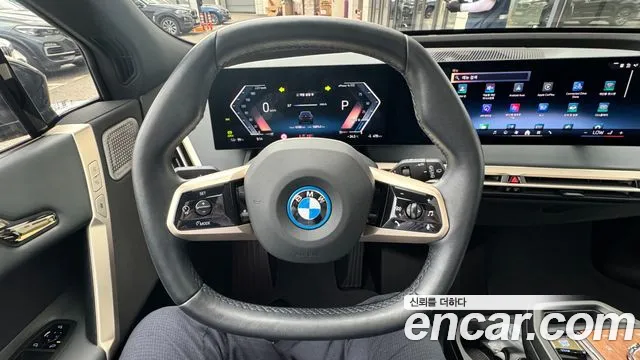 BMW iX — Фото автомобиля 16