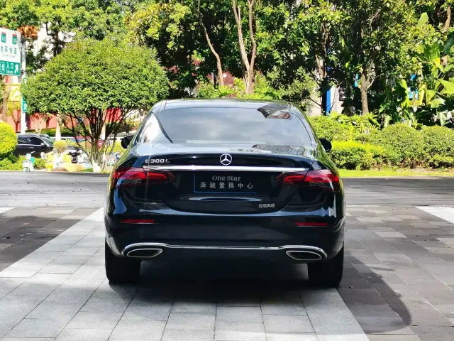 Mercedes-Benz E-Class — Фото автомобиля 7