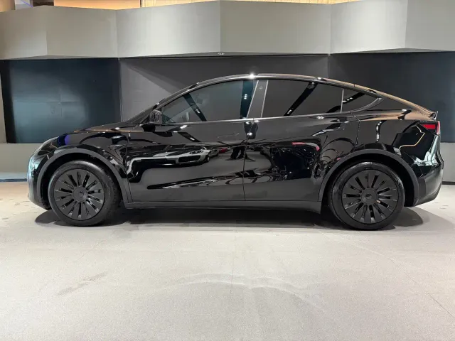 Tesla Model Y 2022 Facelift Rear-Wheel Drive Version — Фото автомобиля 3