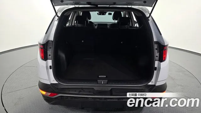 Hyundai Tucson Tucson (NX4) Дизель 2.0 2WD — Фото автомобиля 20