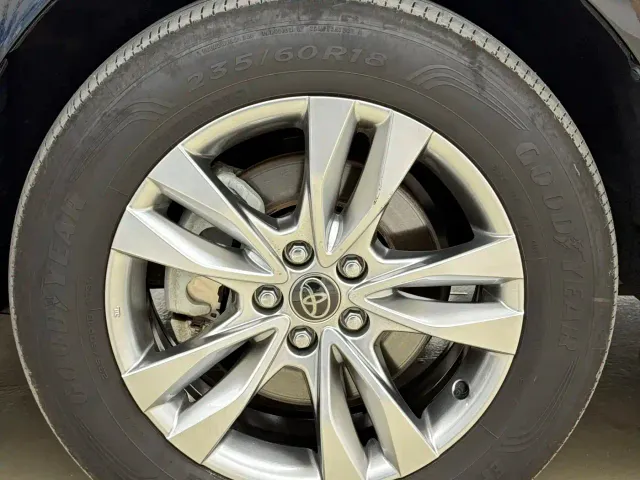 Toyota Sienna — Фото автомобиля 10