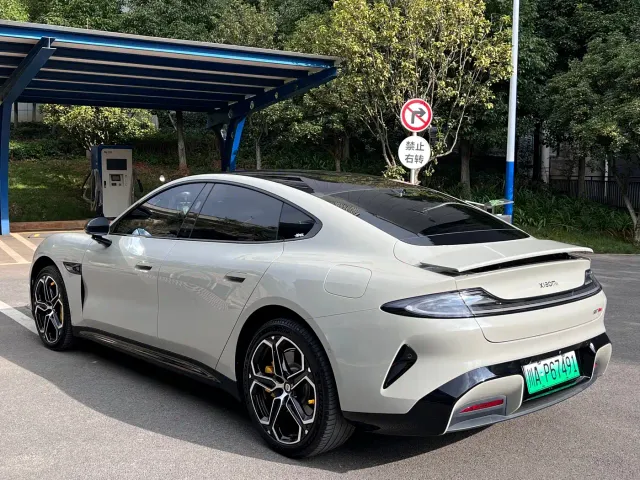 Xiaomi SU7 — Фото автомобиля 15