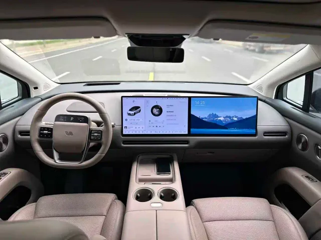 Li Auto i8 — Фото автомобиля 7