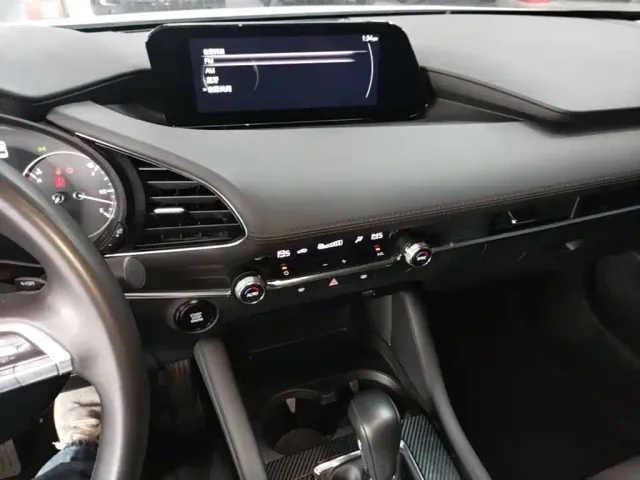 Mazda Axela — Фото автомобиля 12