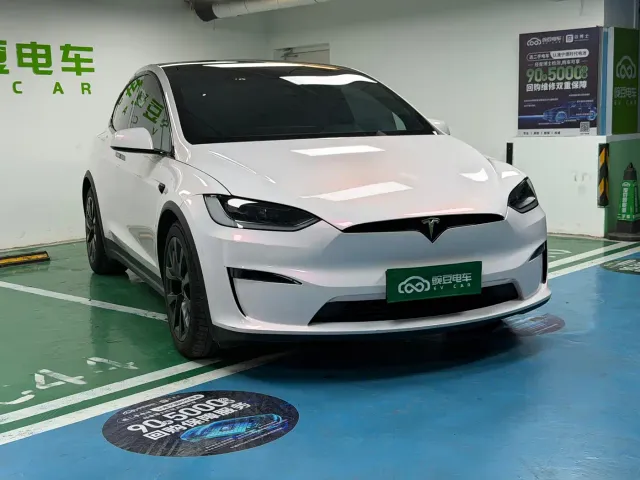 Tesla Model X — Фото автомобиля 3