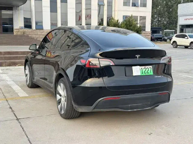 Tesla Model Y — Фото автомобиля 7