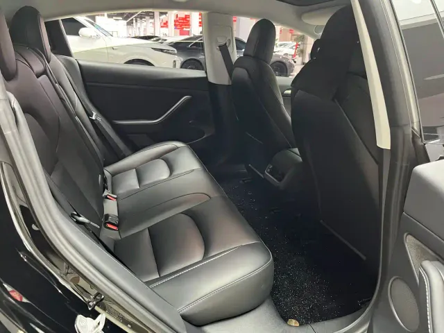 Tesla Model 3 — Фото автомобиля 15