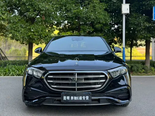 Mercedes-Benz E-Class — Фото автомобиля 2
